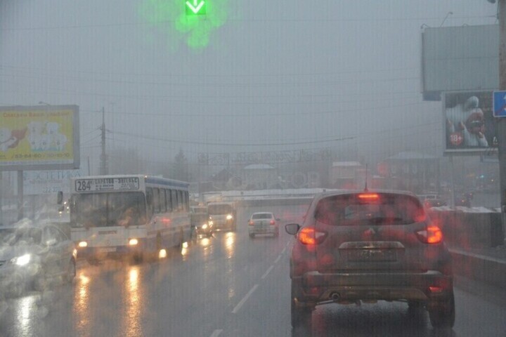Мокрый снег, туман, гололёд: в Саратовской области из-за непогоды установили жёлтый уровень опасности