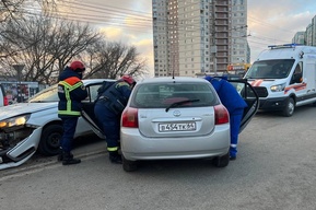 Молодая пассажирка отечественной легковушки попала в больницу после столкновения с Toyota на Чернышевского