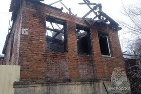 Из-за неосторожного обращения с огнём ночью в Вольске полностью сгорел дом. На месте обнаружили тело мужчины