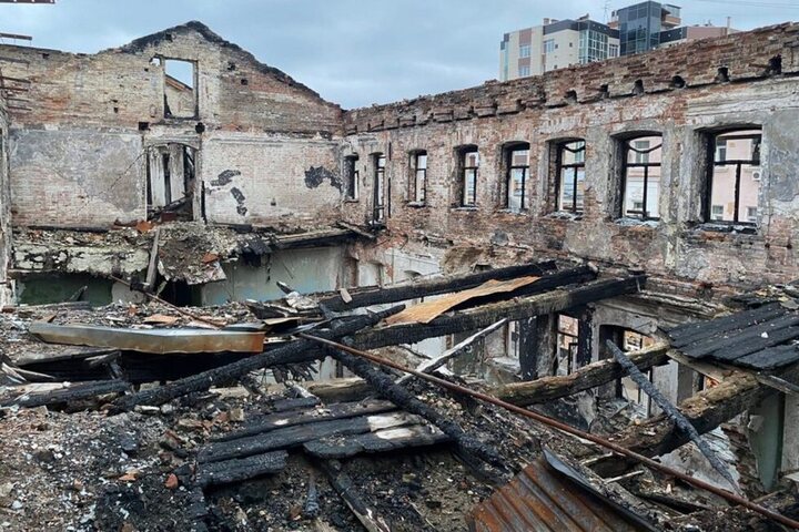 В соцсети показали, как гостиница «Россия» на проспекте Столыпина выглядит изнутри год спустя после пожара