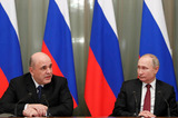 Социологи: насколько с лета снизился уровень доверия к президенту и премьер-министру РФ
