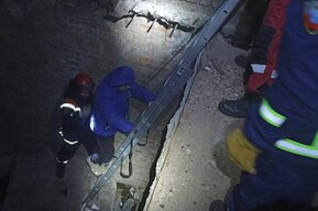ЧП в центре Саратова: мужчина упал в пролет между этажами в заброшенном здании
