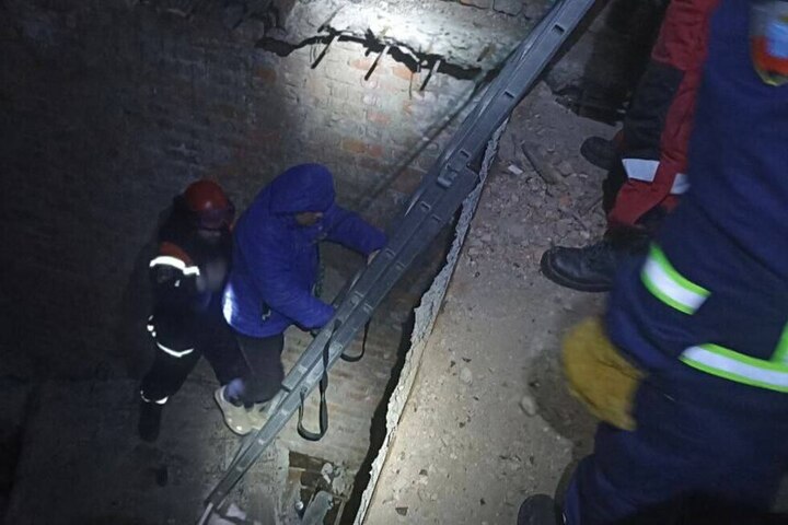ЧП в центре Саратова: мужчина упал в пролет между этажами в заброшенном здании