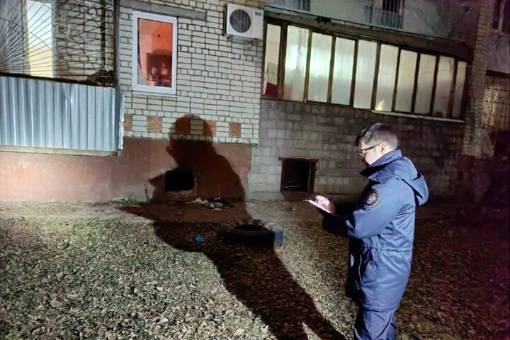 В многоэтажке на Колотилова в Энгельсе нашли обгоревшее тело мужчины