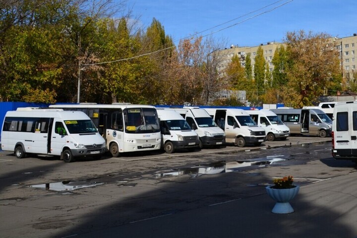 Пять автобусных маршрутов до Саратова и Балаково остались бесхозными: перевозчики проигнорировали конкурс