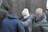 В день Героев Отечества в Саратове почтили погибших в СВО (всего на памятнике уже 170 имён)