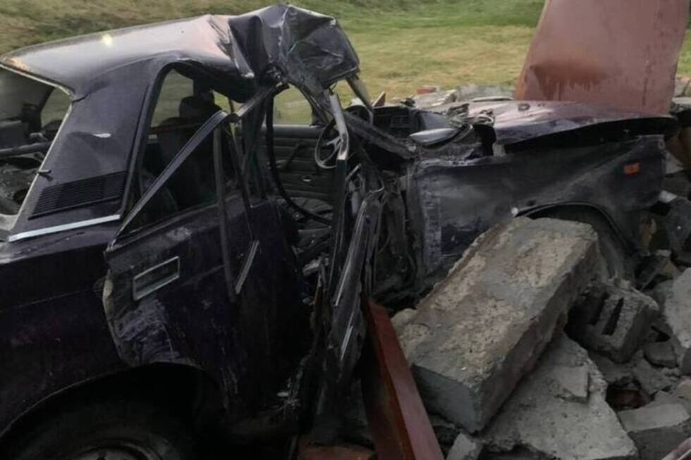 Водитель «семерки» на высокой скорости протаранил гараж, в результате чего погибла пассажирка. Приговор