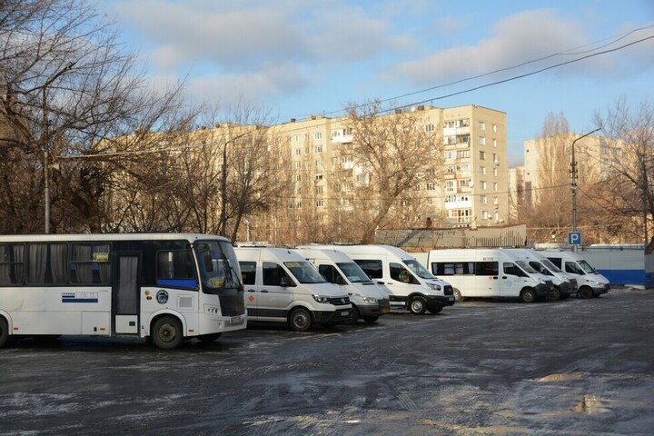 Перевозчики устроили борьбу за автобусы из Саратова до трёх районных центров, а 4 маршрута проигнорировали