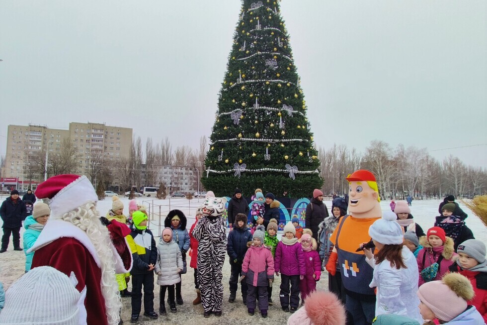 Энергетики провели новогодний праздник с участием Теплослава, Деда Мороза и Снегурочки для детей Балаково