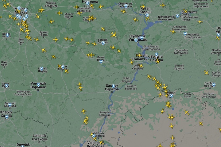 Один из самолетов до Саратова посадили в соседнем регионе, другой задерживается
