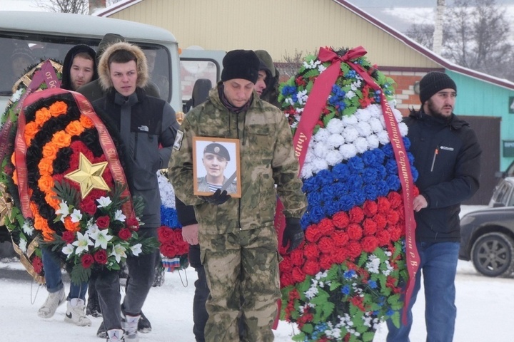 В Балтайском районе простились с 20-летним военнослужащим, погибшим в Херсонской области