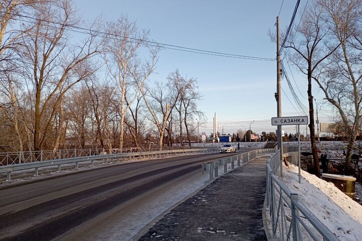 В Энгельсе завершили реконструкцию моста через озеро Сазанка, который должны были отремонтировать ещё в прошлом году