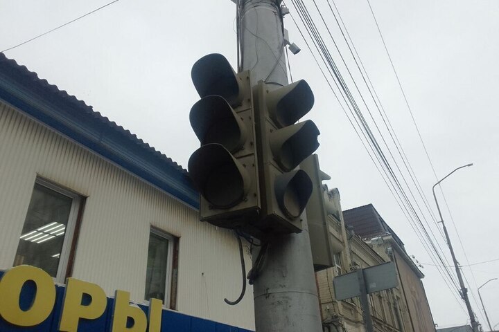 На центральном перекрестке Саратова не работает светофор