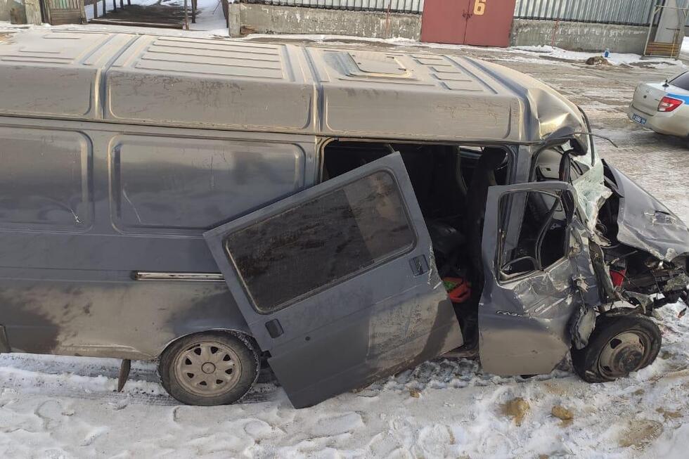 В Аркадаке столкнулись трактор и «ГАЗель»: двое в больнице