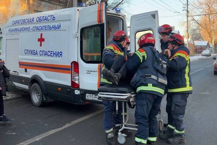 На улице Грибова в результате столкновения двух троллейбусов зажало мужчину: его госпитализировали