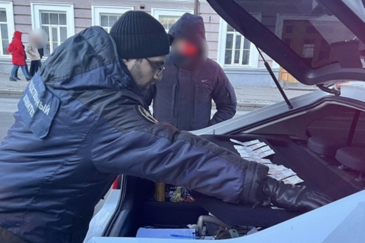 Полицейский за 50 тысяч рублей отпустил пьяного водителя, а тот пожаловался на инспектора: возбуждено уголовное дело
