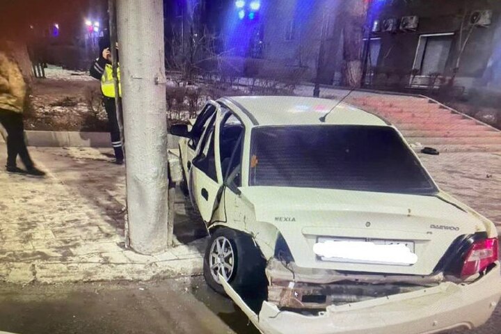 В массовой ночной аварии в Саратове пострадали два человека