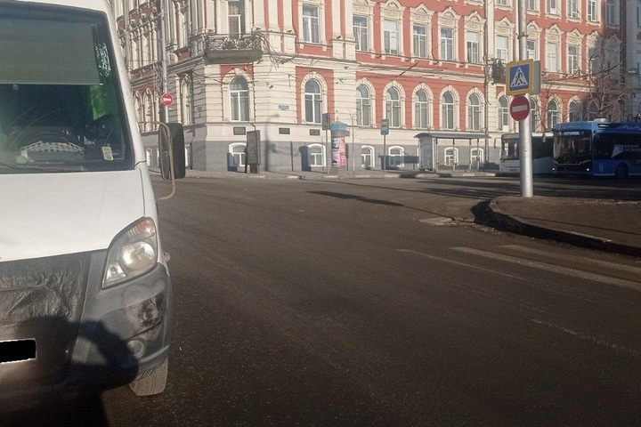 В Волжском районе маршрутка сбила пенсионерку, в Ленинском под колёса иномарки попал 10-летний ребёнок