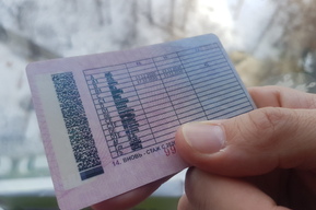 Саратовец купил в интернете напечатанные на принтере водительские права: он может отправиться за решетку