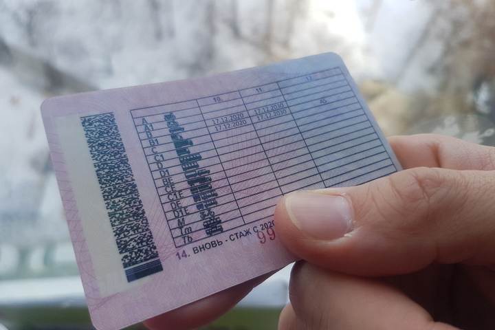 Саратовец купил в интернете напечатанные на принтере водительские права: он может отправиться за решетку