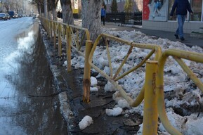 В Саратове у школ и на 12 улицах установят новые светофоры и дорожные ограждения