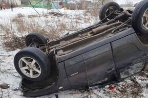 Водителя заблокировало в перевернувшемся автомобиле в Аткарске, ему потребовалась помощь спасателей