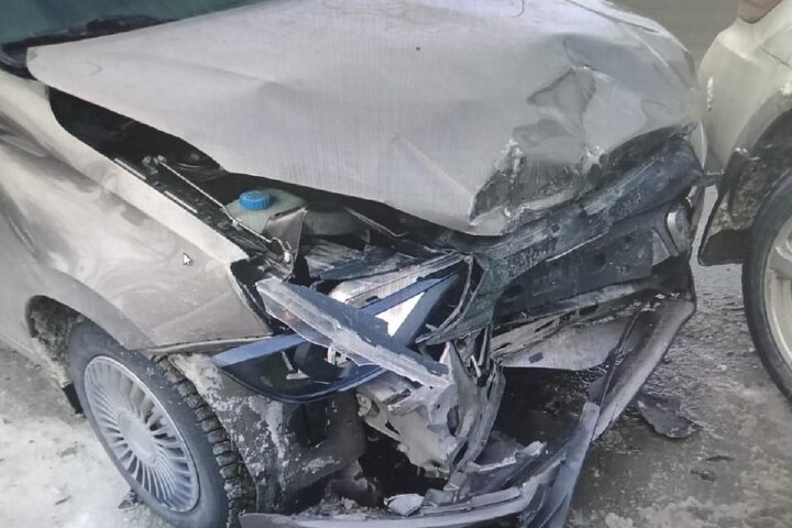 В Балаково в столкновении автомобилей Mercedes и «Лада Гранта» пострадала девочка