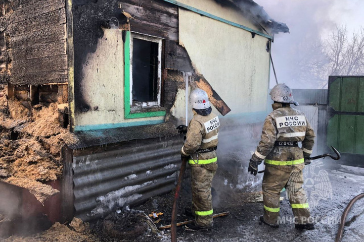 На пожаре в Хвалынском районе погиб немолодой мужчина