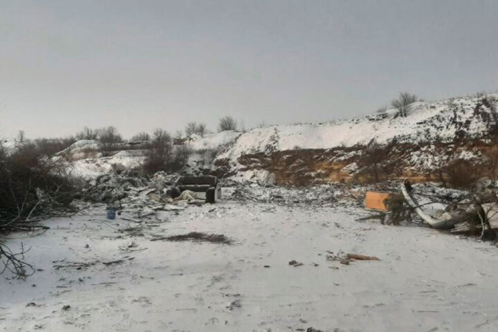 На окраине Пугачева местный житель обнаружил свалку. Чиновники сообщили, что не смогут её найти без точных координат