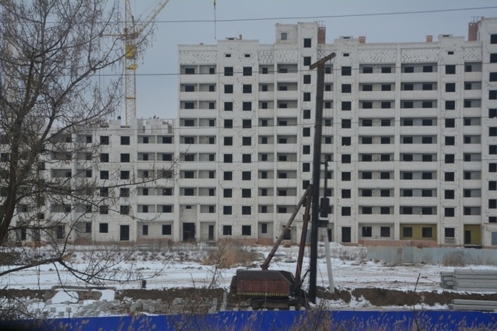 В Энгельсе чиновники подали в суд на крупного застройщика, опасаясь разрушения аварийных домов, которые призвал расселить Володин