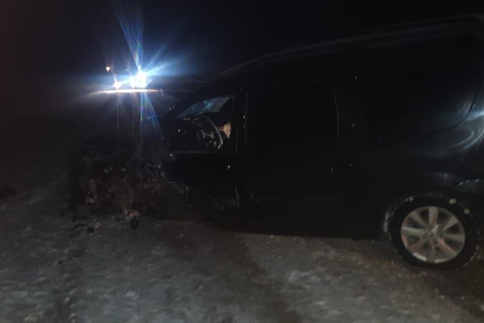 В Озинском районе столкнулись «Лада Ларгус» и Renault Logan: госпитализированы три человека