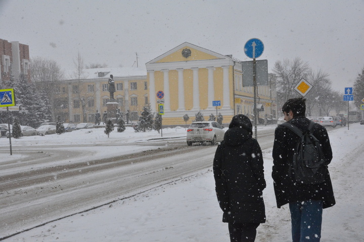 Перед праздником Саратовскую область завалит снегом, а потом ударят 20-градусные морозы