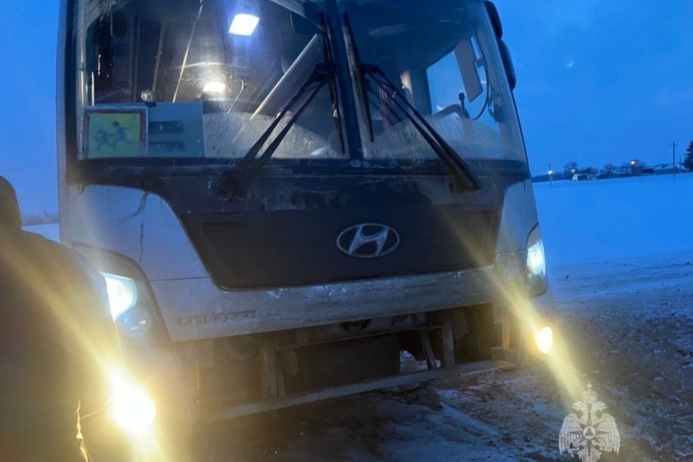 В Татарстане в снежном плену оказался автобус с детской хоккейной командой из Балаково