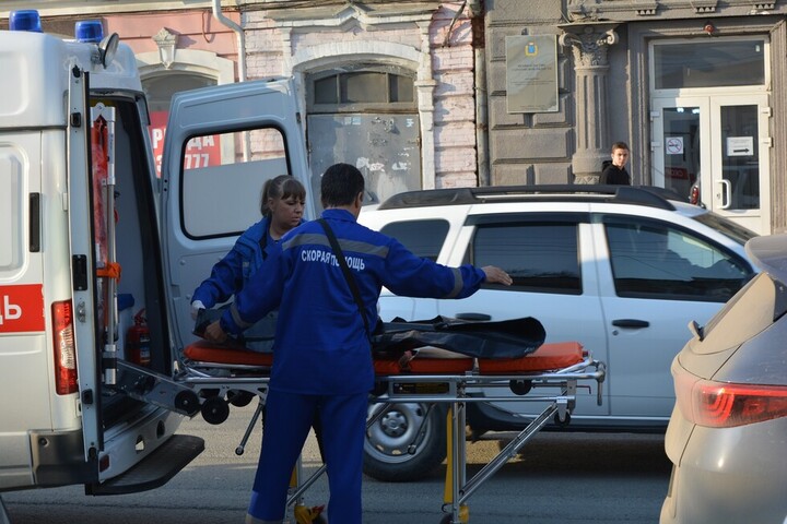 После череды нападений на врачей в Саратовской области придумали, как защитить медиков (но оружие для самообороны им не дадут)
