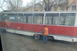 В Саратове 15-й раз за день прервалось движение электротранспорта: слетевший с рельсов вагон перекрыл улицу