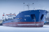 Фотограф запечатлел нефтеналивной танкер «Гогланд», прибывший в Саратов