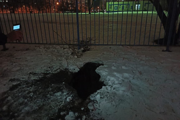 После трагической смерти восьмилетнего мальчика в промоине чиновники Балаковского района озаботились открытыми колодцами