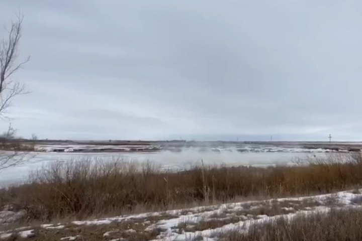 Паводок-2023. Спасатели взорвали лед на реке Алтата (видео)