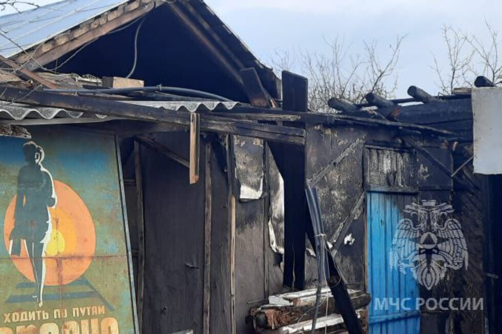 В Балашовском районе пенсионер пытался сам потушить огонь в бане, получил ожоги и оказался в больнице