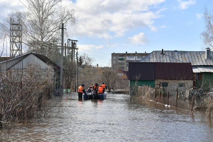 В Саратовской области из-за паводка перекрыли 13 дорог