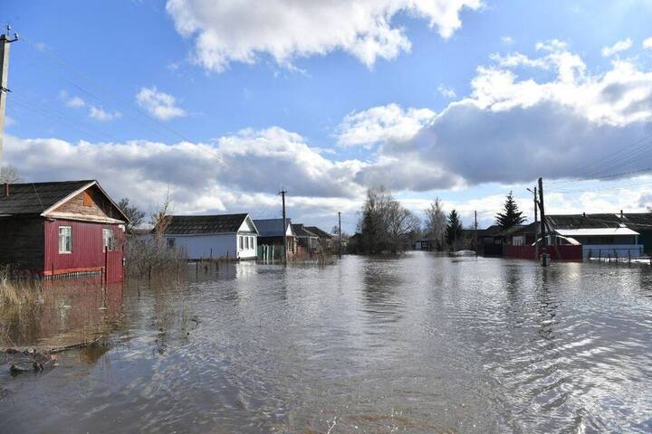 «Уровень воды гораздо выше критической отметки»: после визита губернатора в Петровске ввели режим ЧС