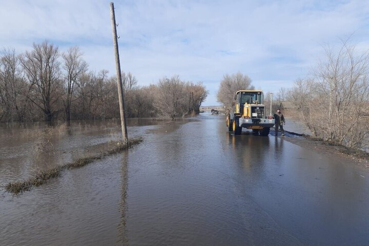 Из-за паводка перекрыли региональную трассу на границе с Ульяновской областью