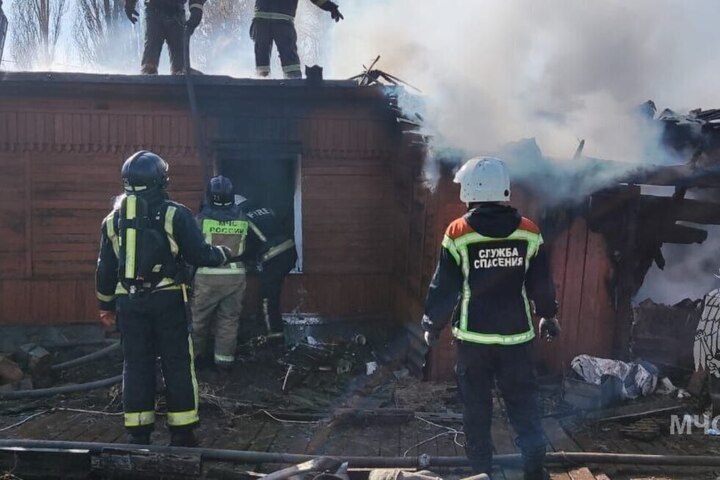 В Балашове на пожаре погибли мужчина и девочка