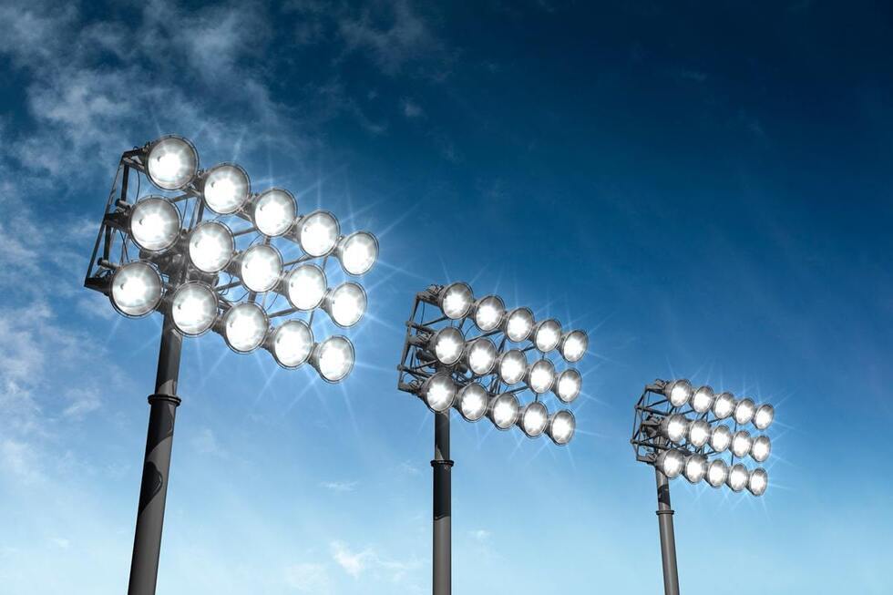 На ремонт четырех осветительных мачт на саратовском стадионе потратят 33,5 миллиона рублей