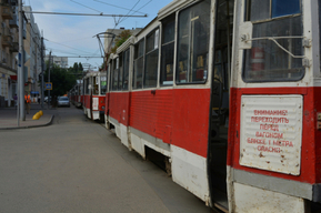 В центре Саратова остановится движение сразу четырёх трамвайных маршрутов: рассказываем, почему и как долго это продлится 