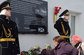 В Севастополе увековечили память погибших моряков десантного корабля «Саратов»
