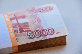 Женщина по совету незнакомца решила заняться инвестициями на бирже и лишилась более 3 миллионов рублей
