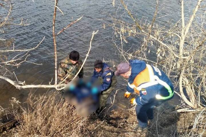 Из реки в Ершовском районе выловили тело молодого мужчины