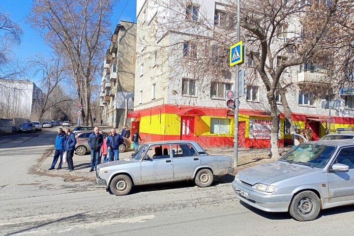 В Заводском районе иномарка сбила девочку, в Ленинском — отечественная легковушка на пешеходном переходе наехала на пенсионерку