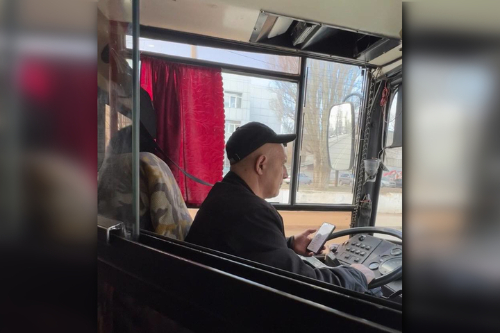 Очевидец: водитель автобуса № 6 угрожал и оскорблял пассажирку, которой не хватило денег на проезд